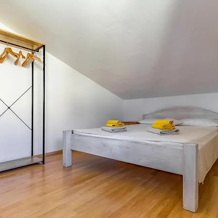 Daire Awesome In Banjole