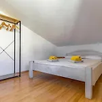 Appartement Lovely In With Wifi Banjole
